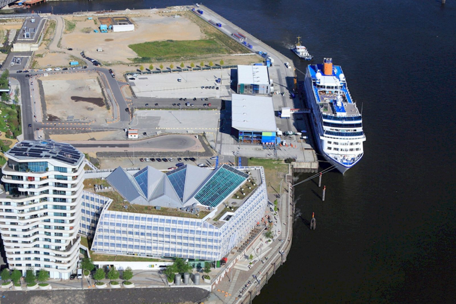 Where Do Cruise Ships Dock in Hamburg