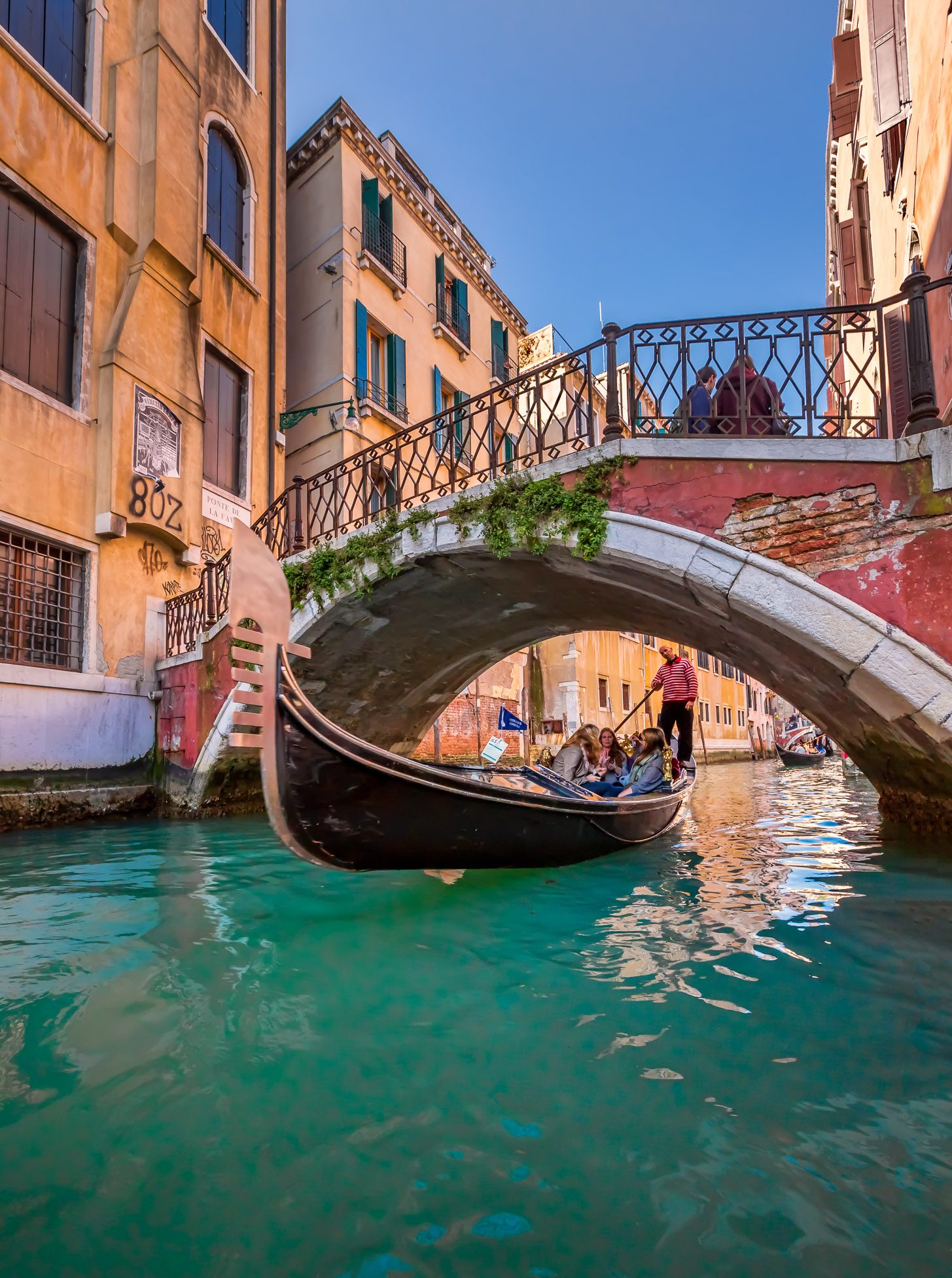 How to Get a Gondola Ride in Venice