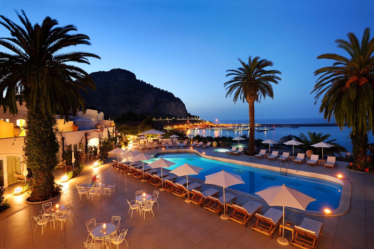 Seafront Luxury Hotel