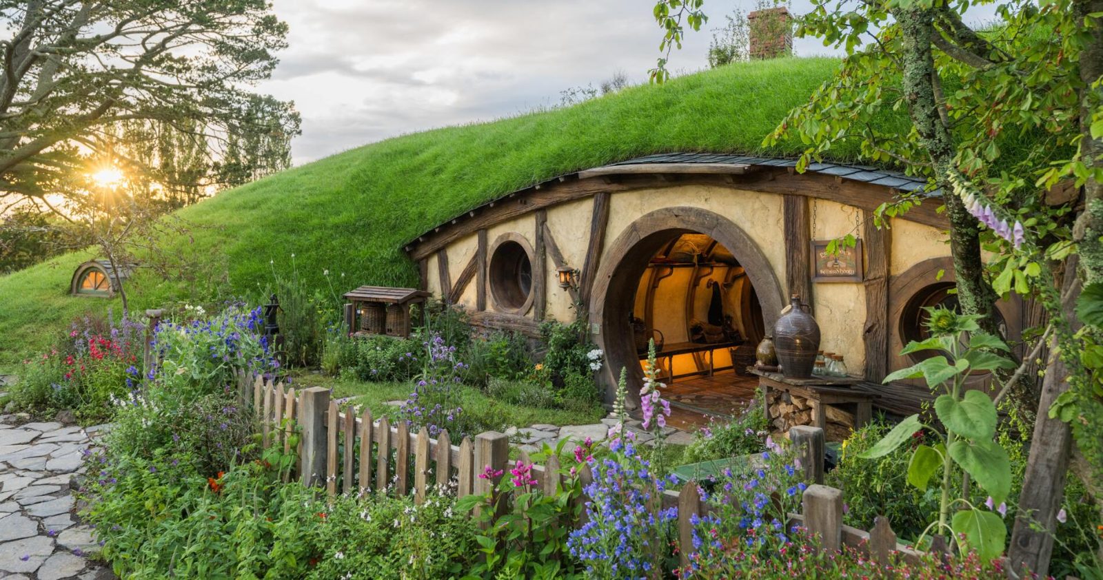 Hobbiton and Waitomo Caves Tour