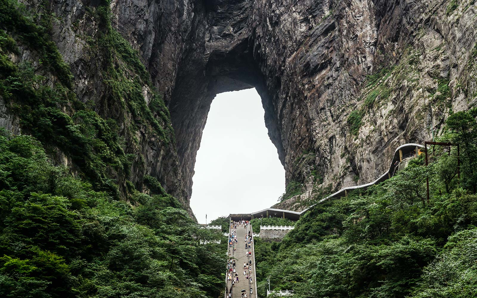Franchissez la Porte du Ciel au mont Tianmen