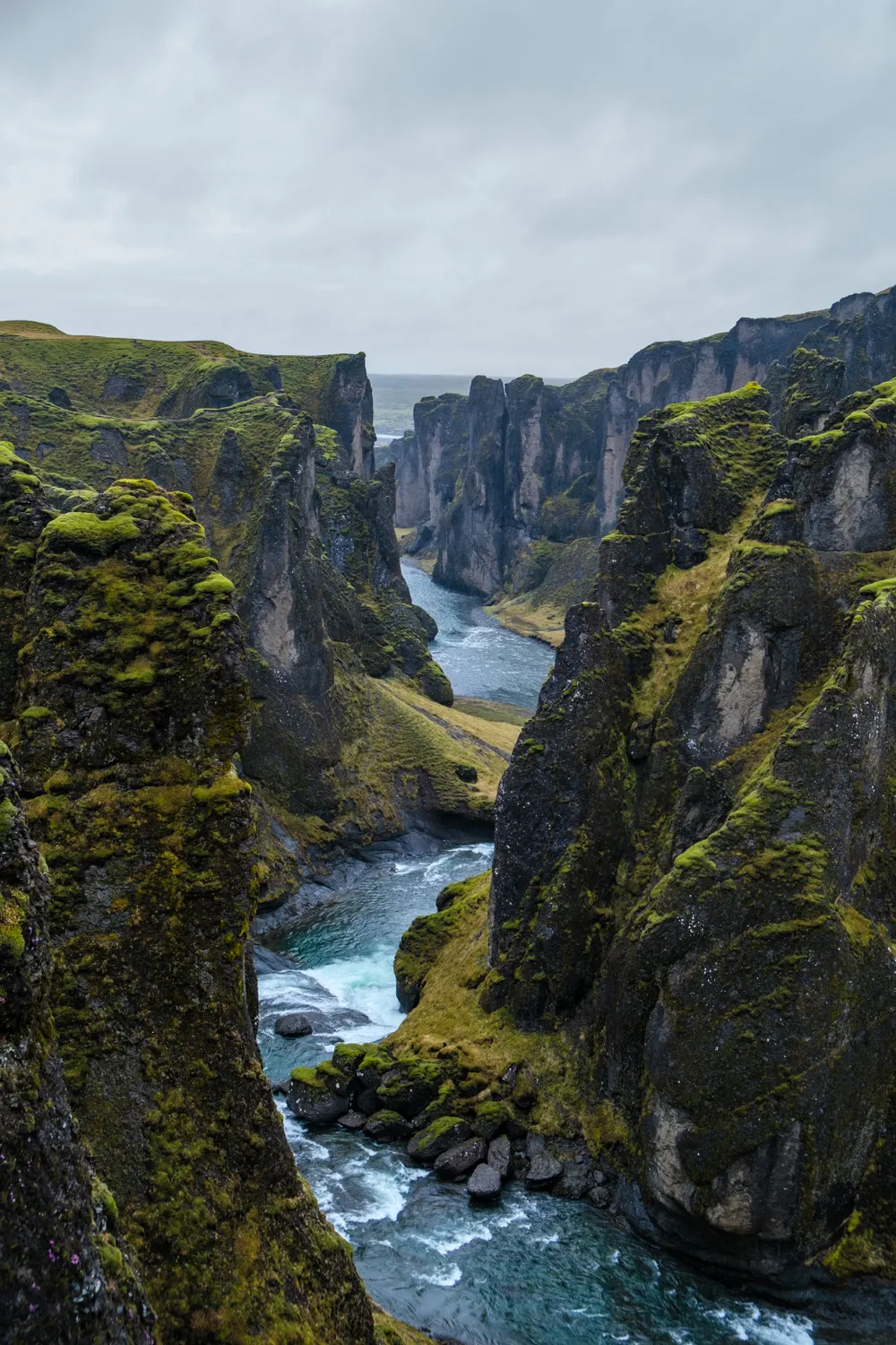 Fjaðrárgljúfur Canyon