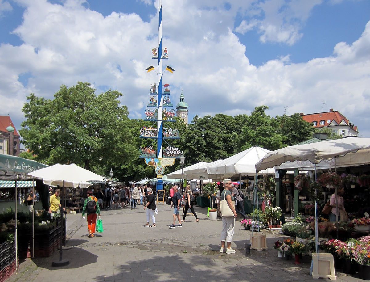 Maibaum Plaza