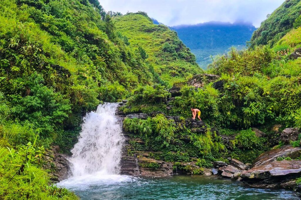 Du Gia Waterfall