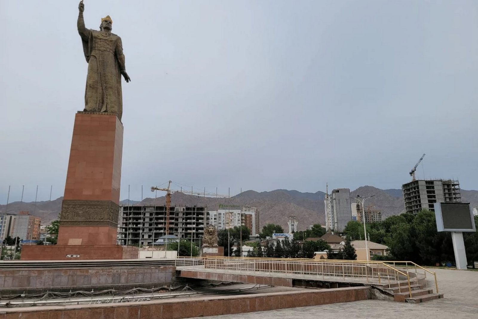 Temurmalik Statue