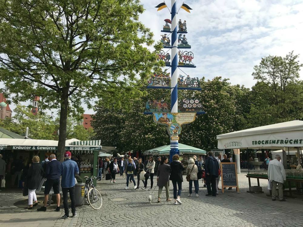 Viktualienmarkt Maypole
