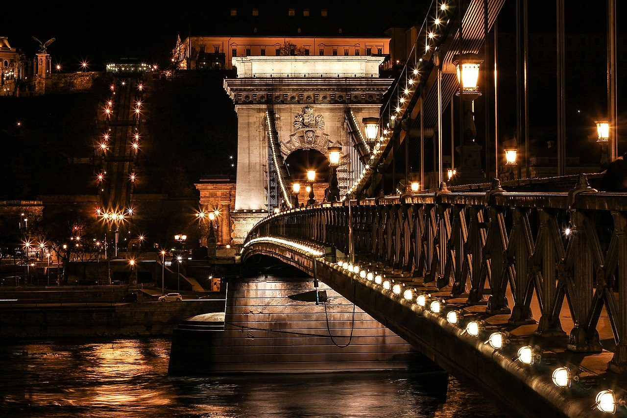 Széchenyi Chain Bridge Archway