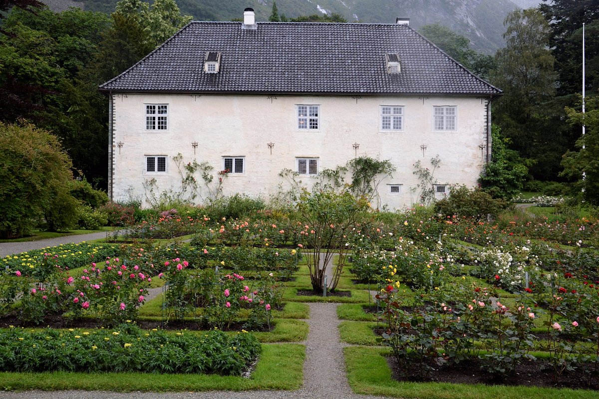 Baroniet Rosendal Rose Garden