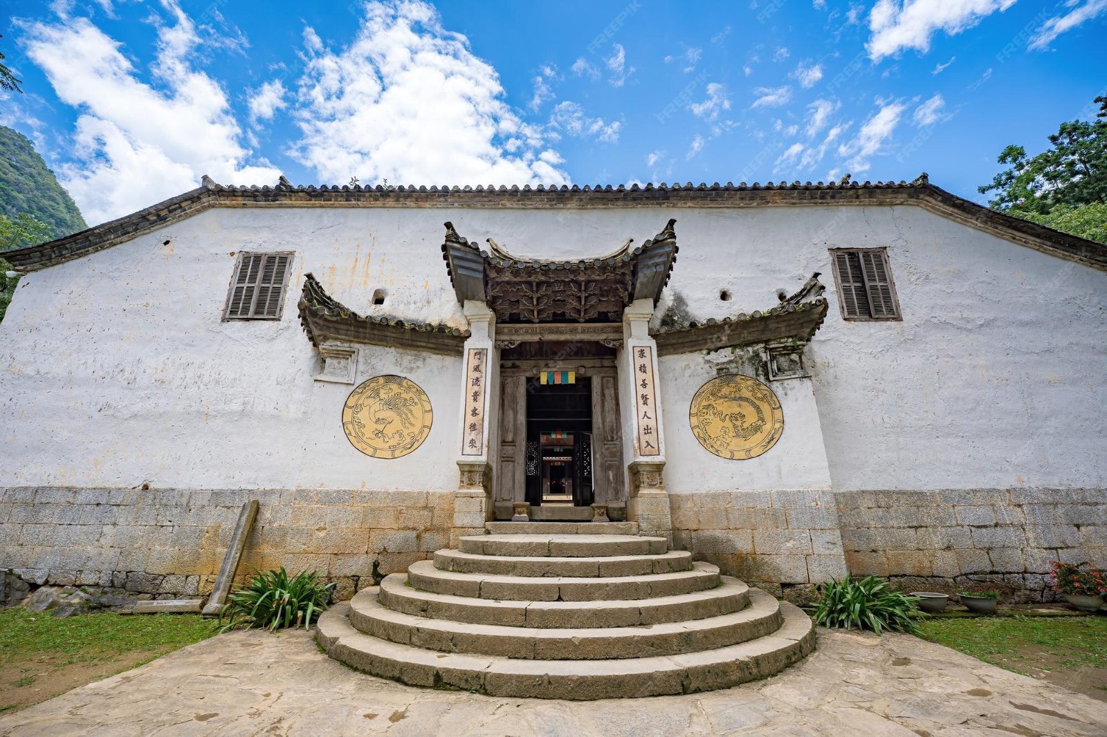 Hmong King Palace