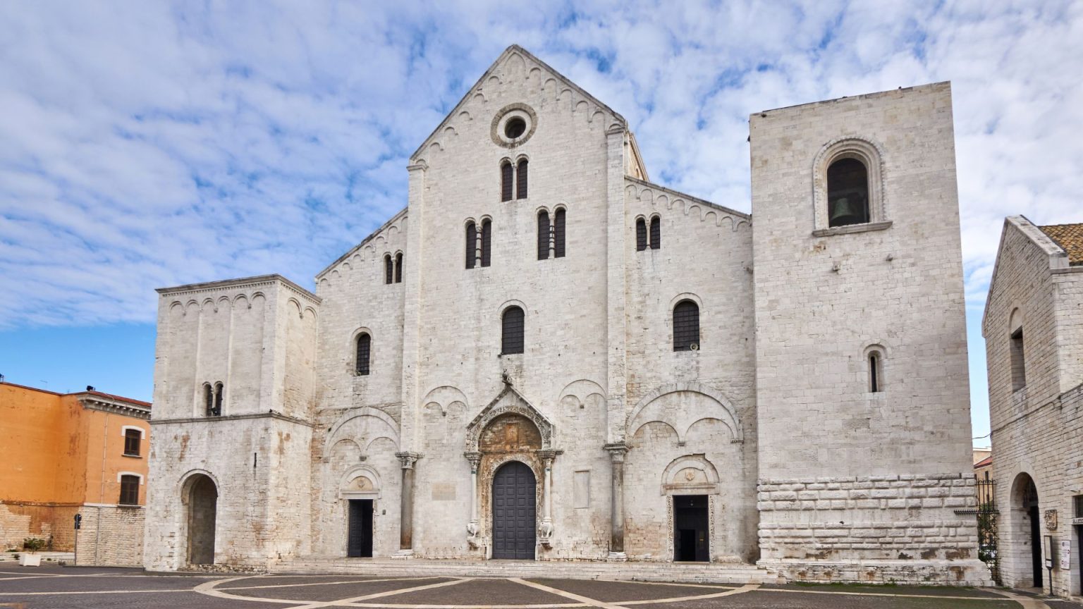 Basilica San Nicola Courtyard