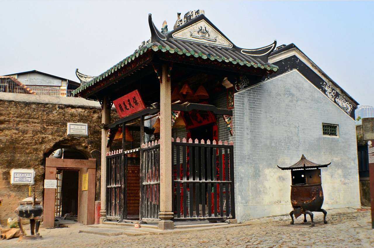 Na Tcha Temple