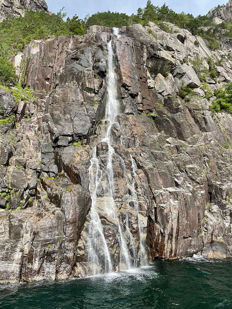 Hengjanefossen Waterfall