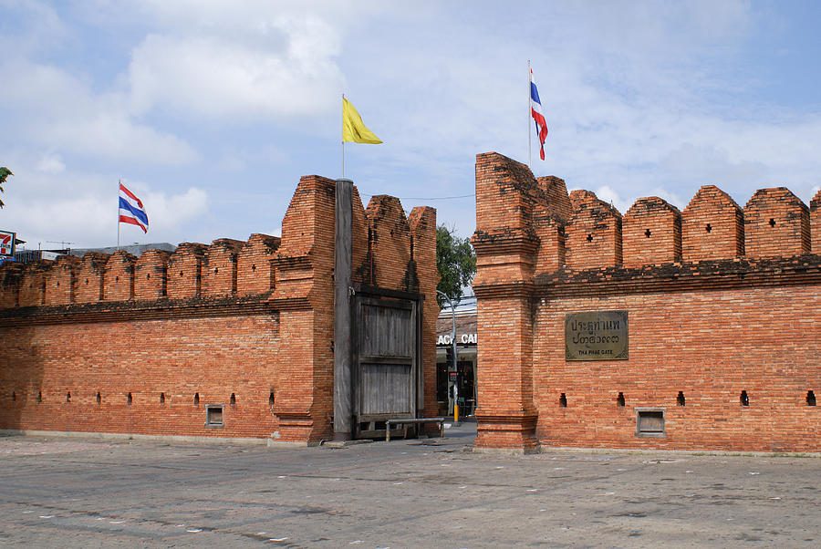 Thapae Gate