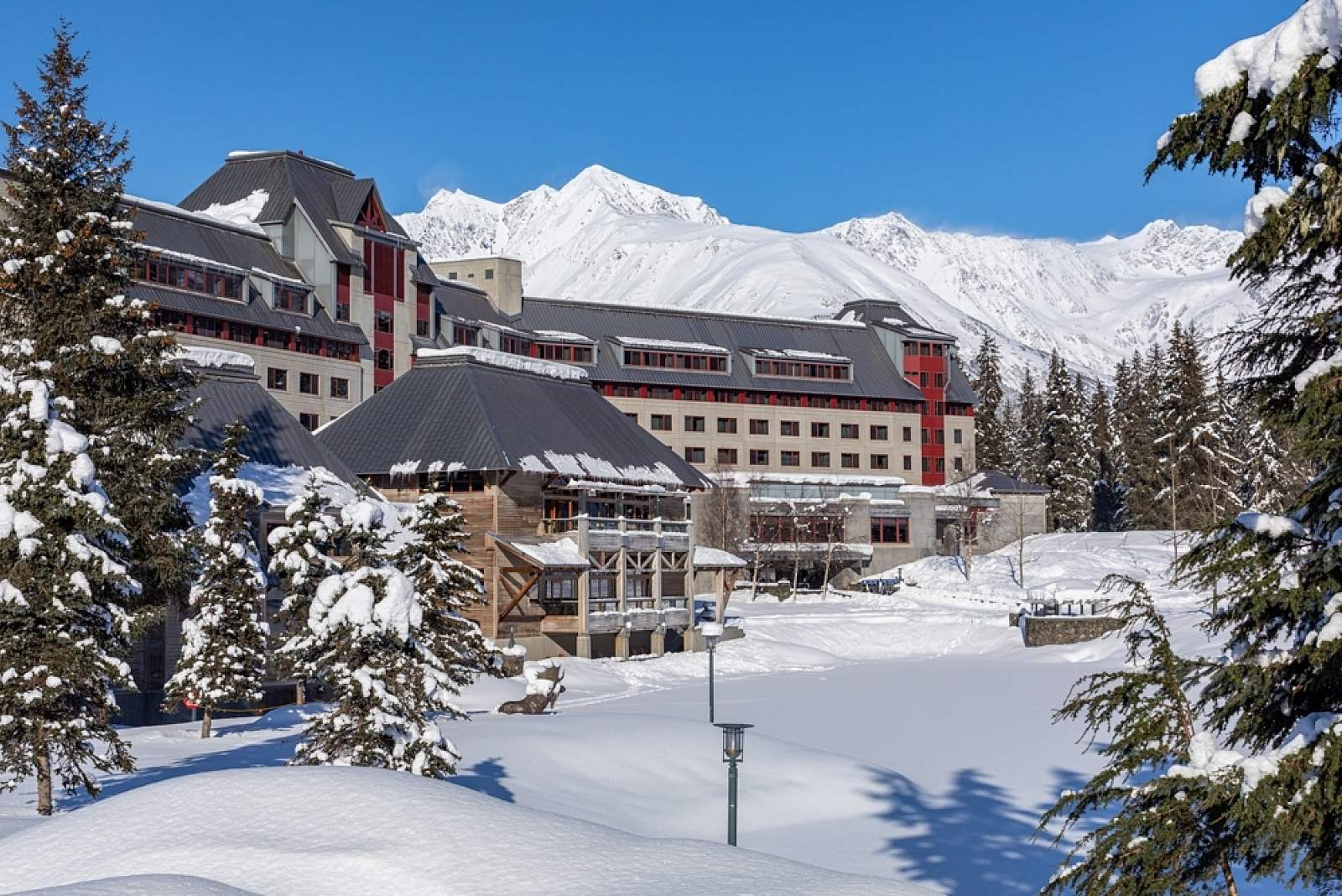 Glacier City Hall Hotel