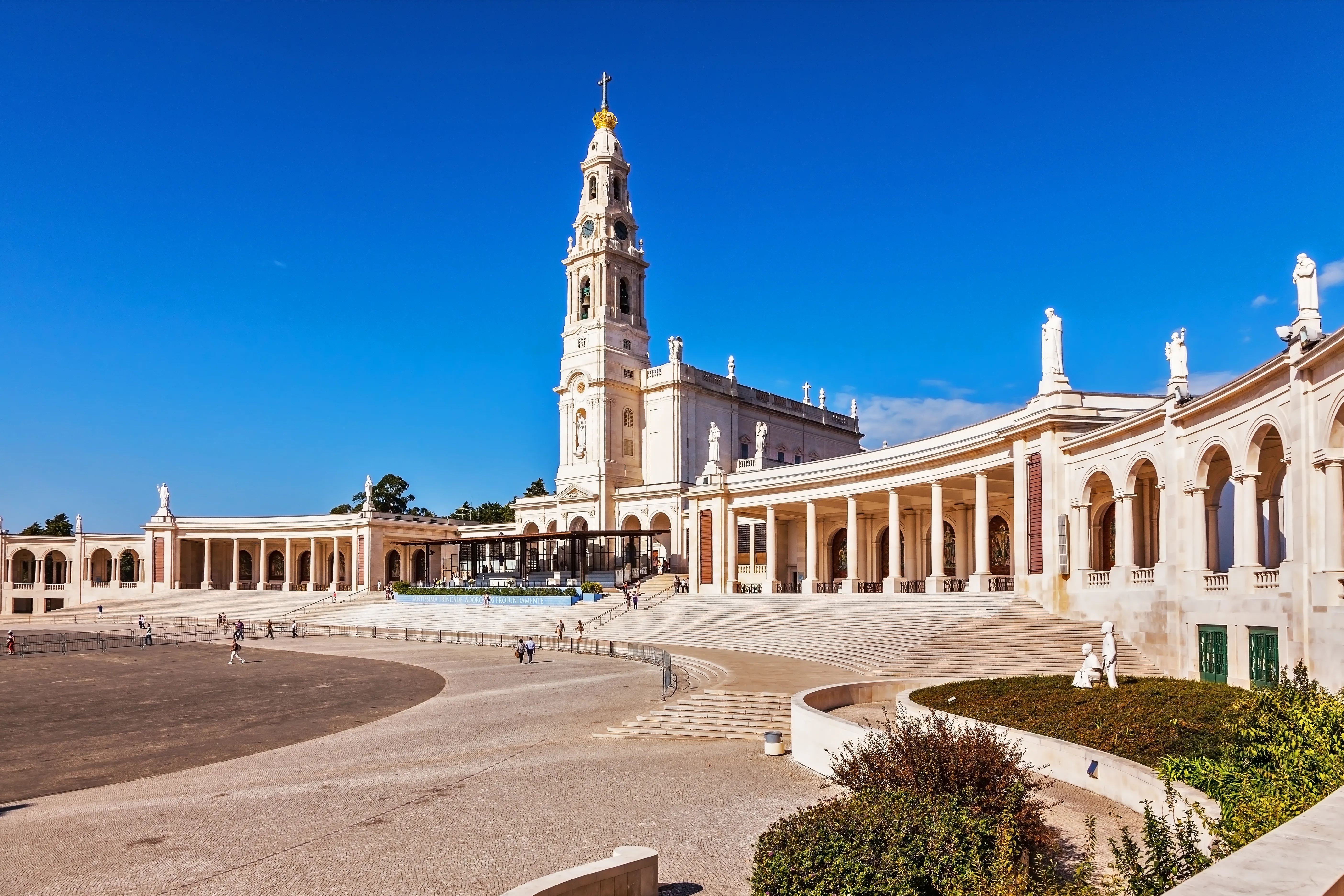 Day Trips to Fátima, Batalha & Nazaré