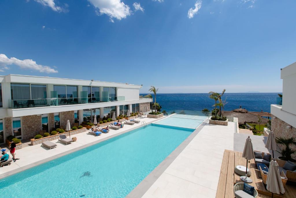 Dhermi Beach Hotels