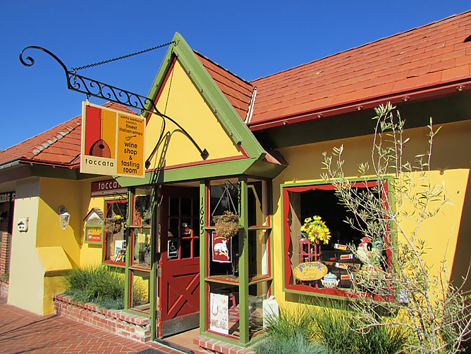 Lucas & Lewellen Courtyard