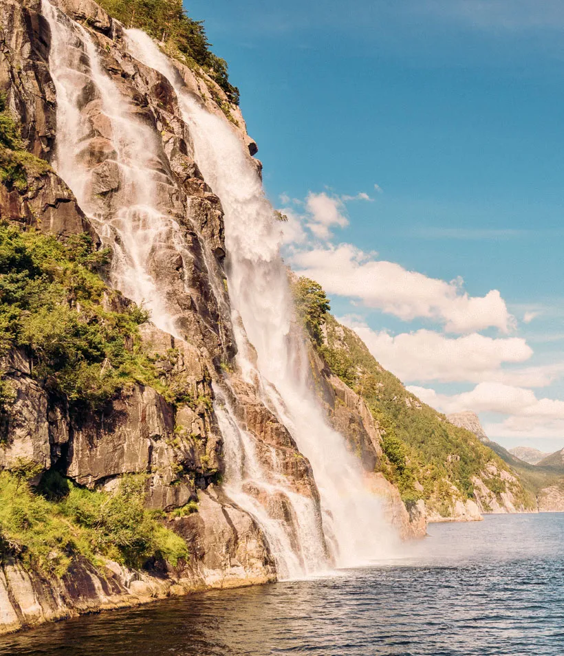 Hengjanefossen Waterfall