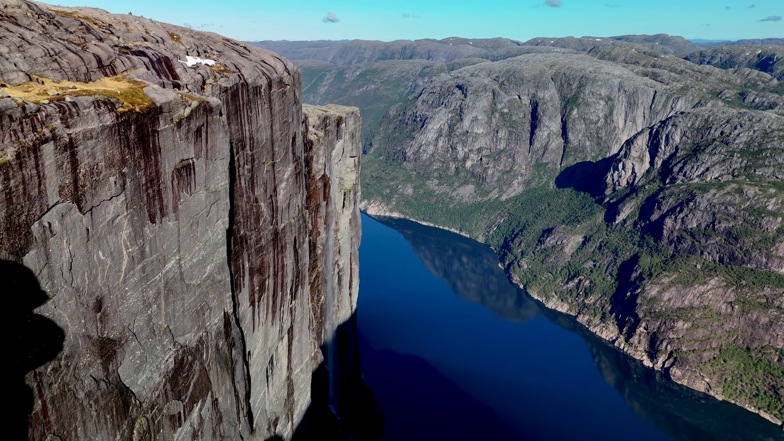 Kjeragbolten from Below