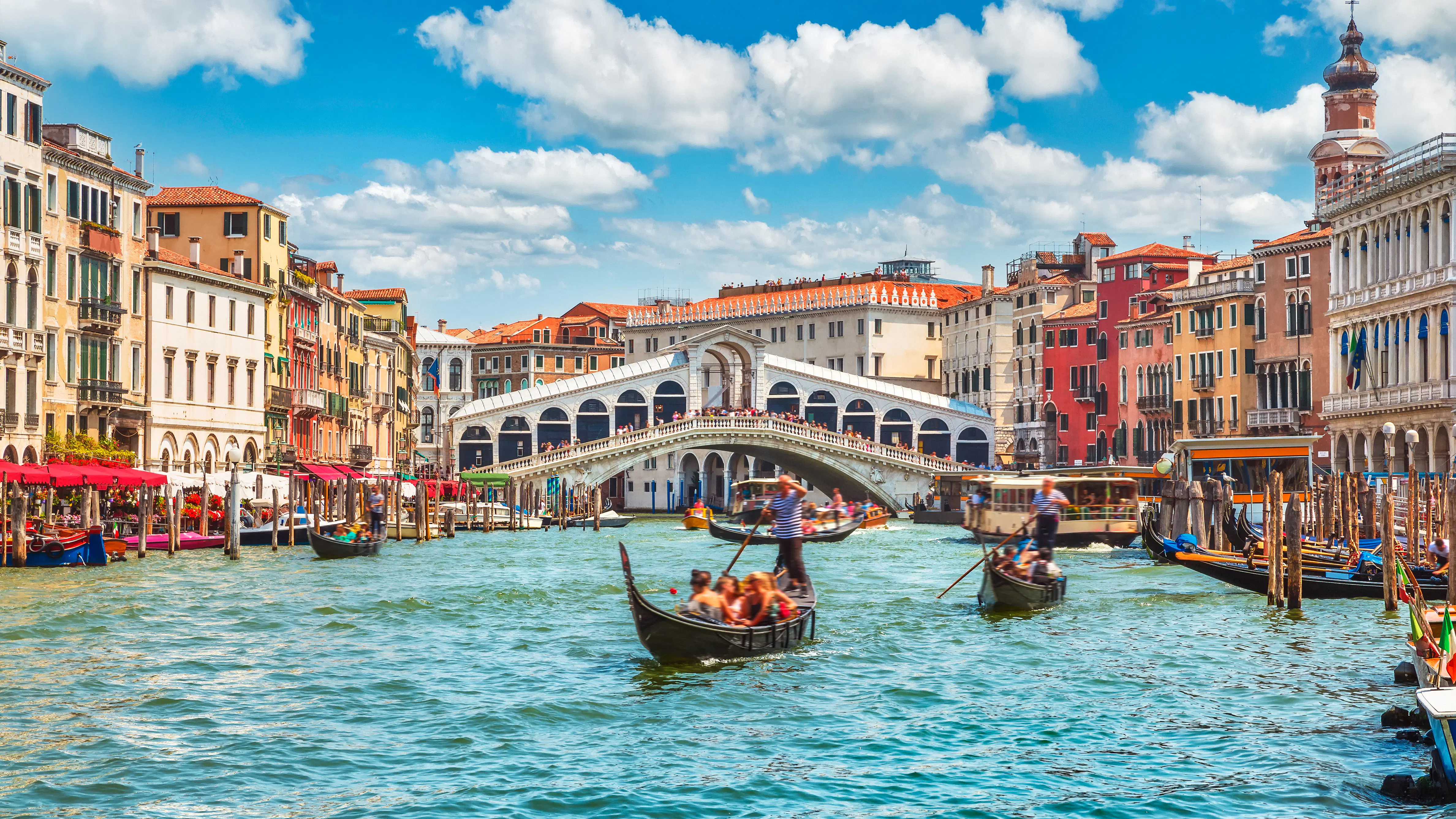 Your experience at Lake Garda to Venice Day Trip