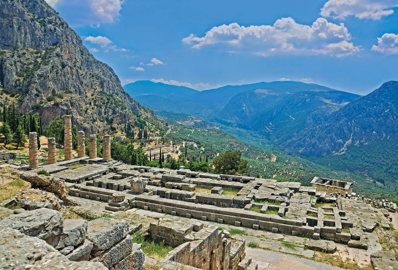 Delphi and Meteora Tour from Athens Explained