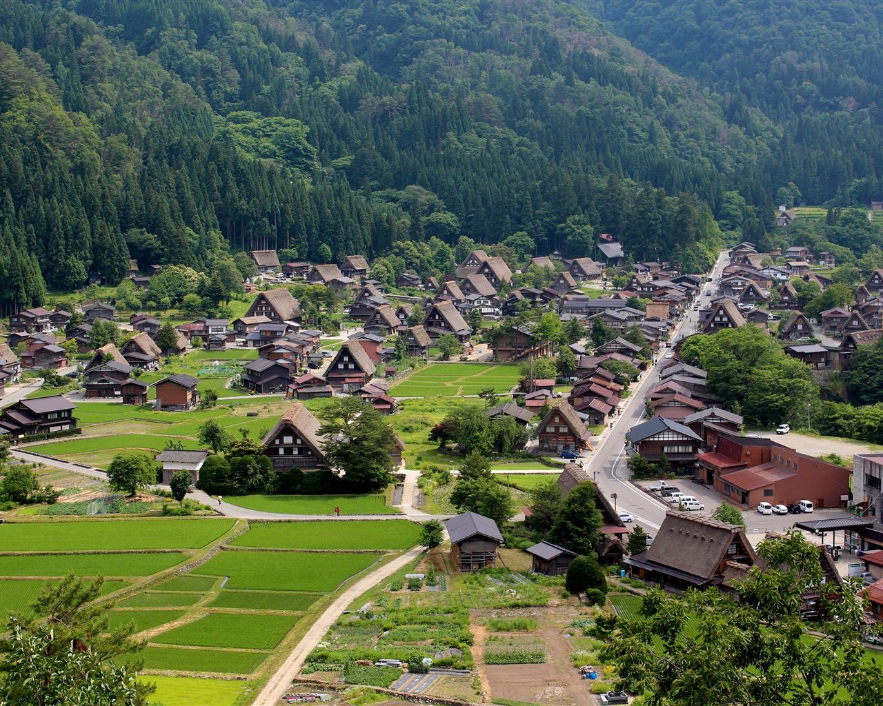 Kanazawa to Shirakawa Go Tour Overview