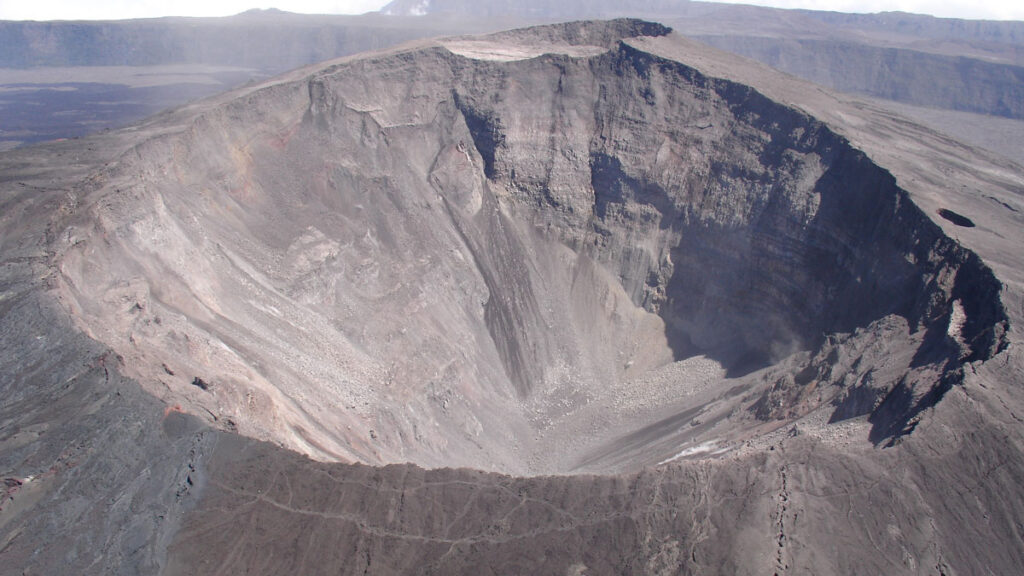 Dolomieu Crater