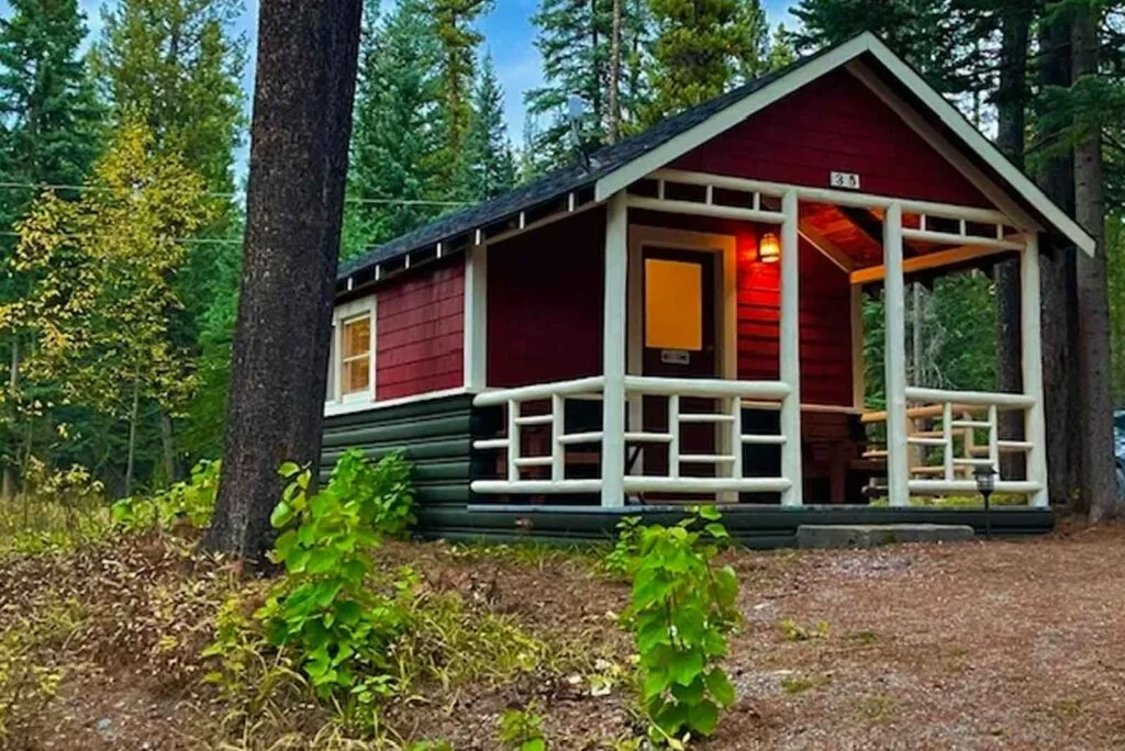 Johnston Canyon Lodge