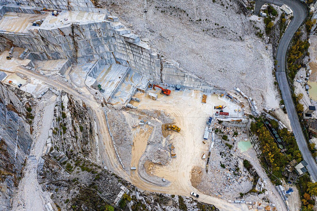 What a Carrara Marble 4x4 Tour Covers