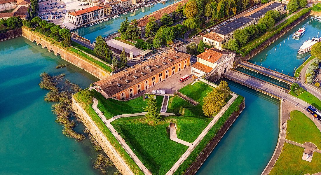 Venetian Walls