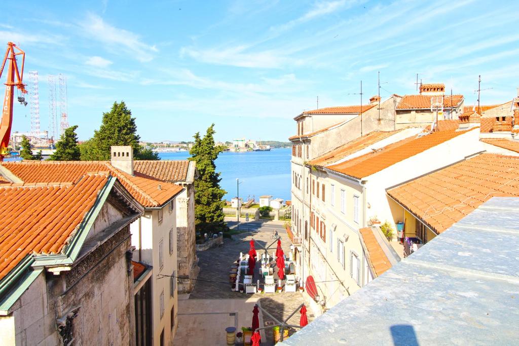 Boutique harbor-view apartments