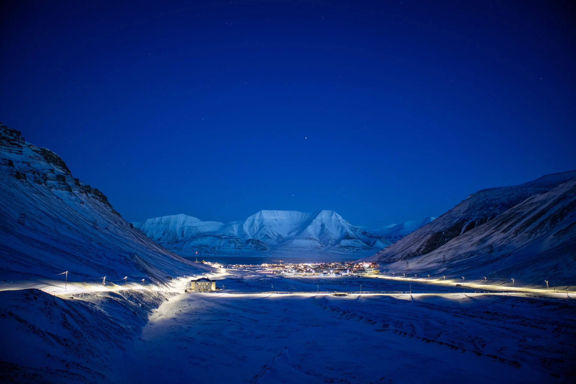 Longyearbyen Weather by Month
