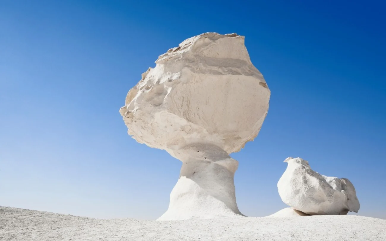 How Far Is the White Desert From Cairo
