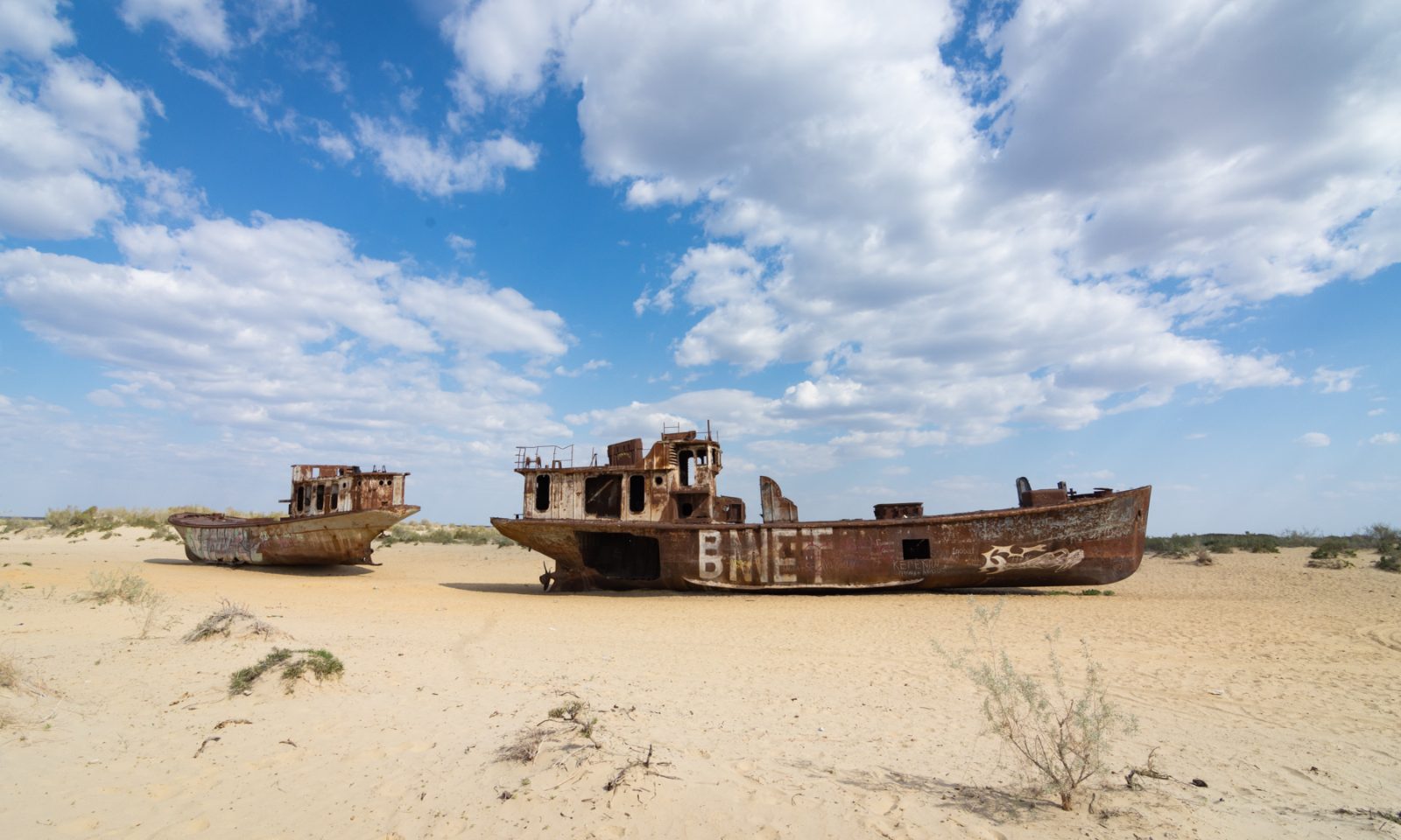 Tour al Mar de Aral desde Nukus — Cementerio de Barcos y Lecho Marino del Desierto