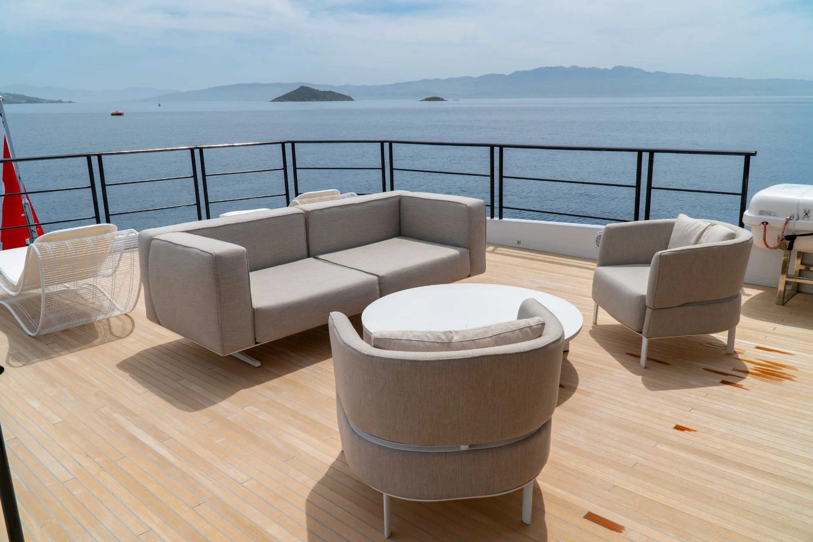 Vessel Upper Deck