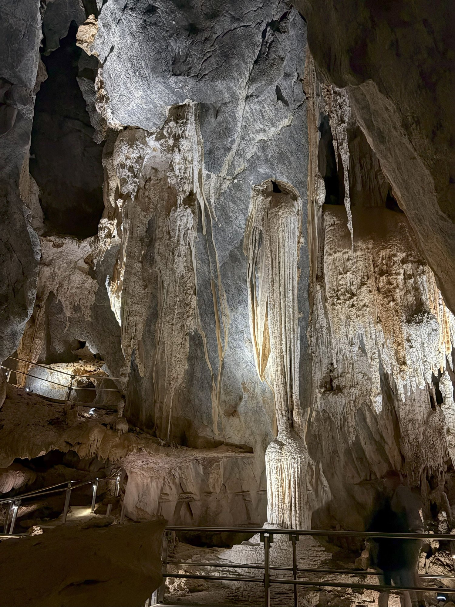 Donna Cave