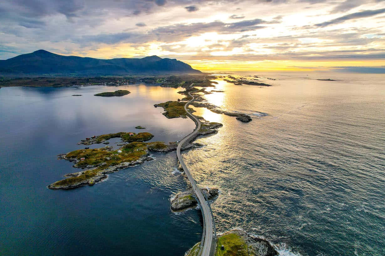 Molde Atlantic Ocean Road Tour Experience