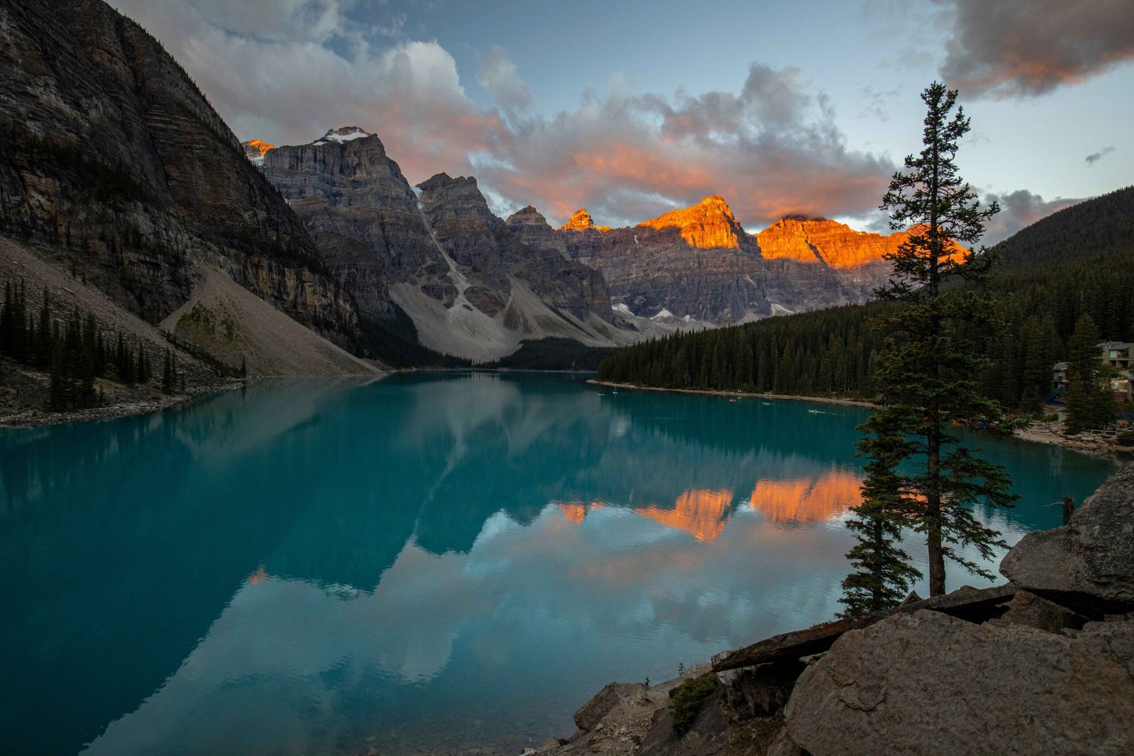 Moraine Lake Sunrise Tour