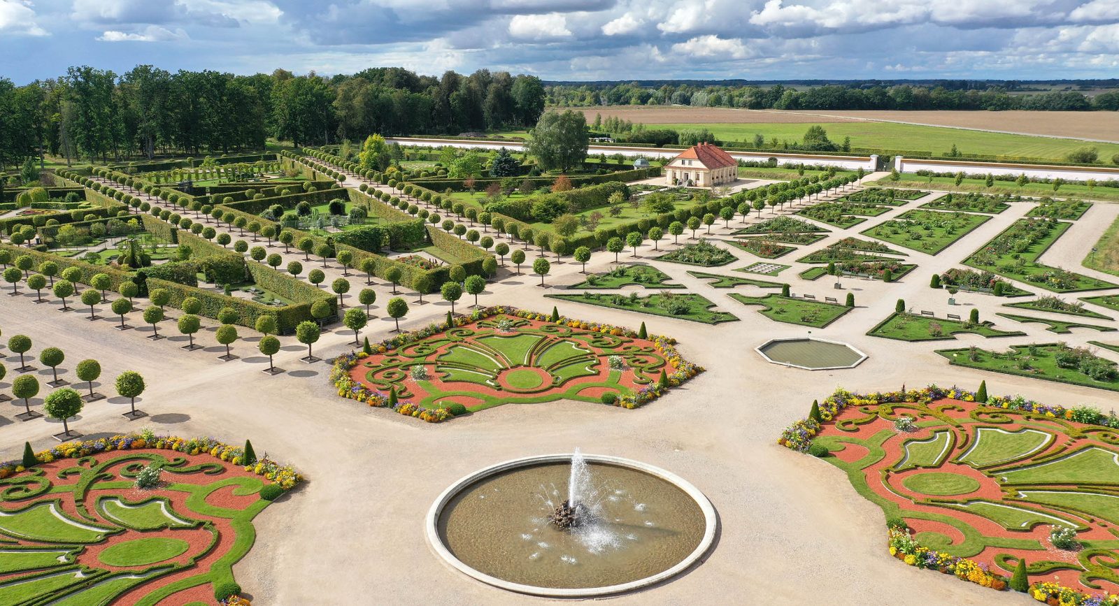 Explore Rundale Palace Gardens