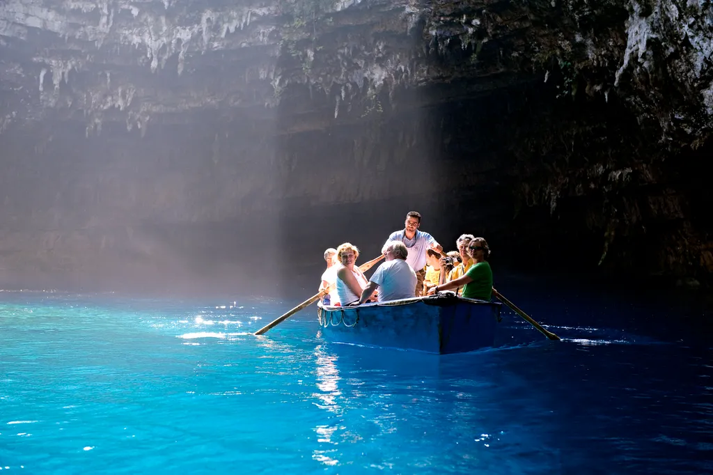 Your experience at Emerald Grotto Boat Tour