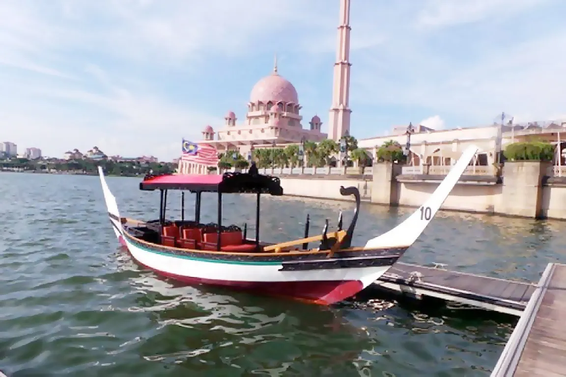 Your experience at Putrajaya Lake Cruise