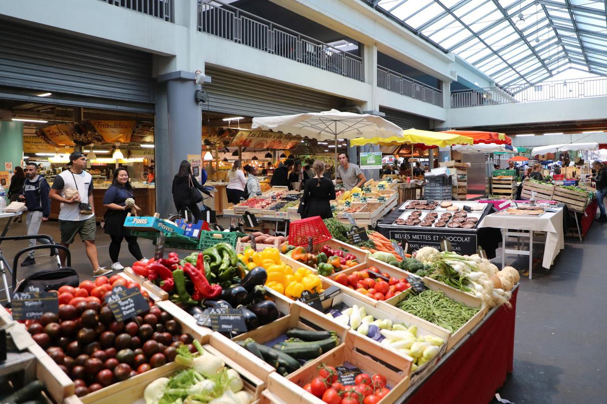 Bordeaux Food Tour Through Historic Districts