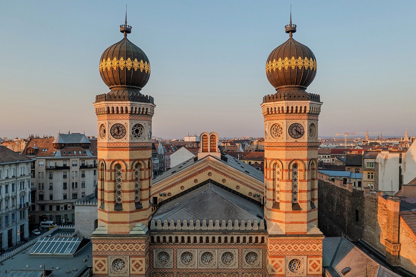 Budapest Jewish Walking Tour at Dohány Street