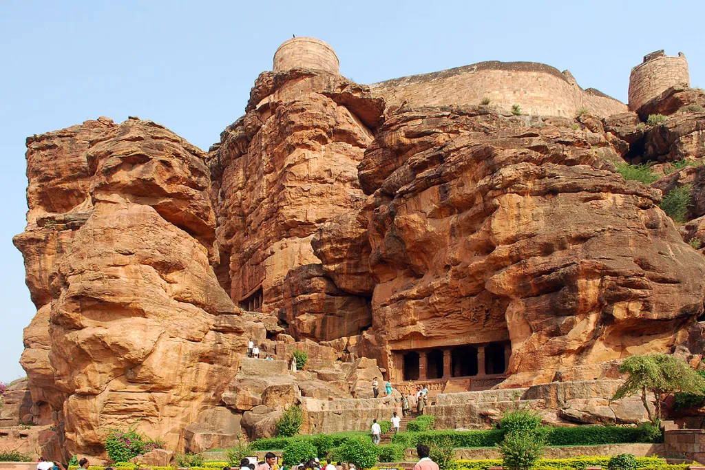 Hampi Badami Tour Itinerary