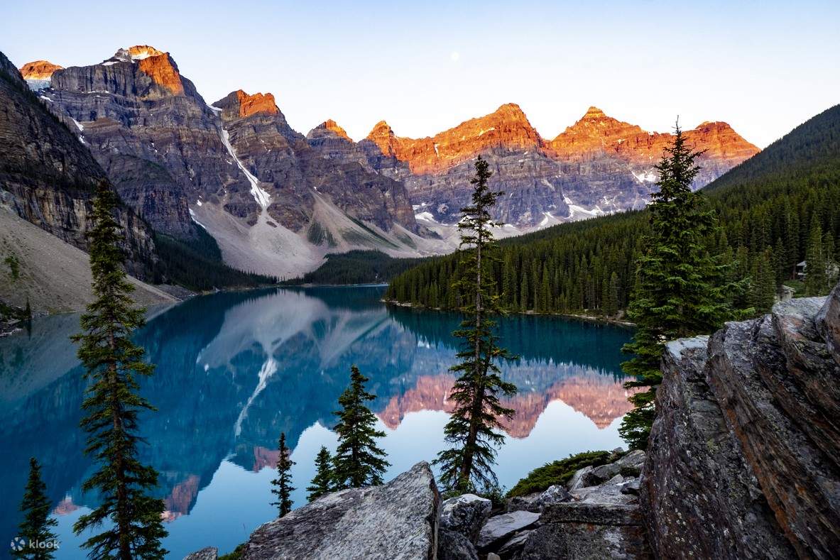 Moraine Lake Sunrise Time