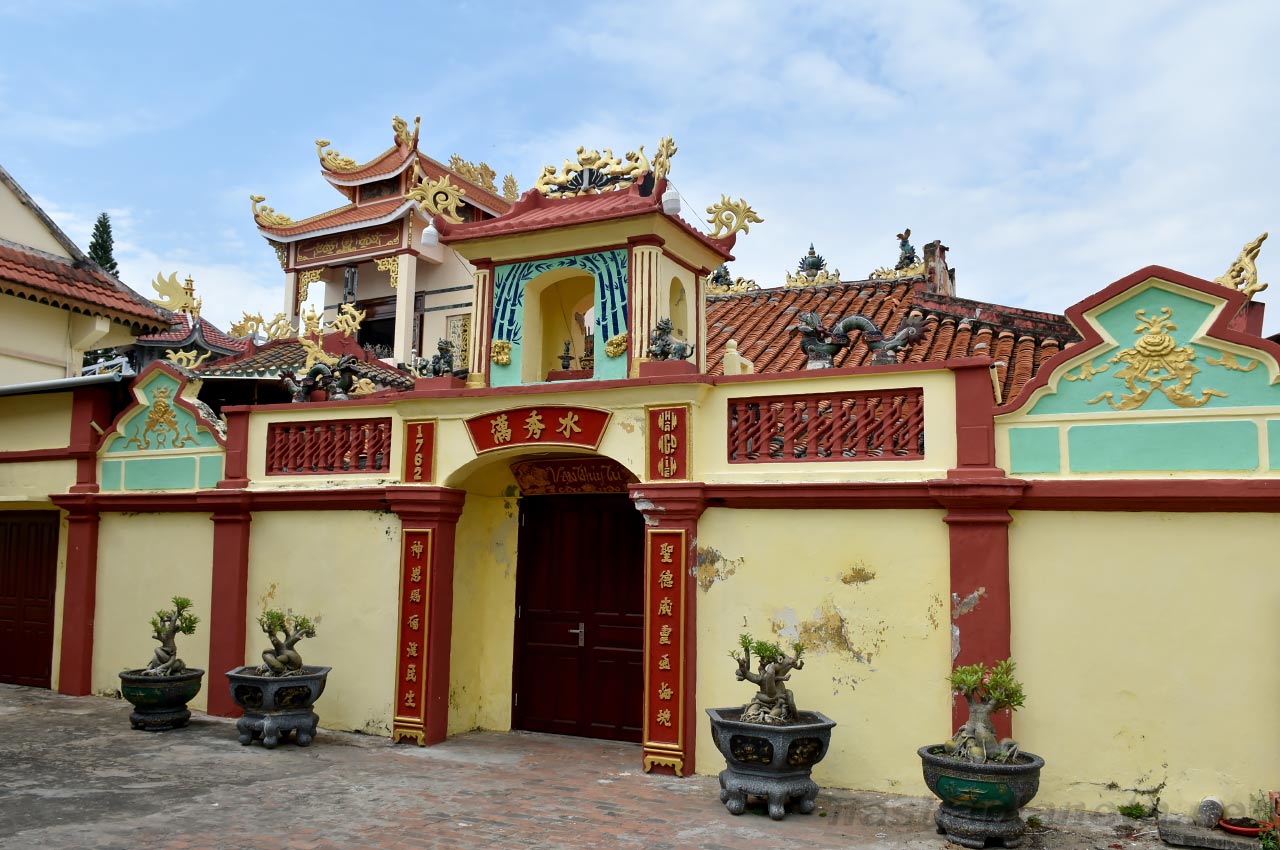 Van Thuy Tu Temple