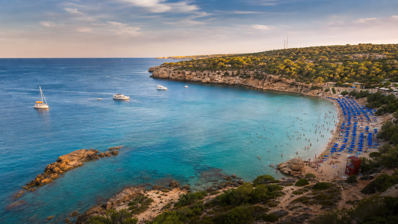 Konnos Bay