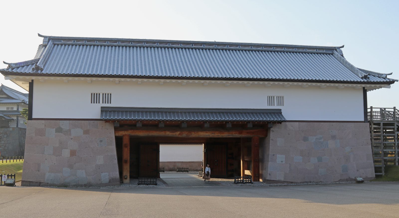 Kahoku-mon Gate