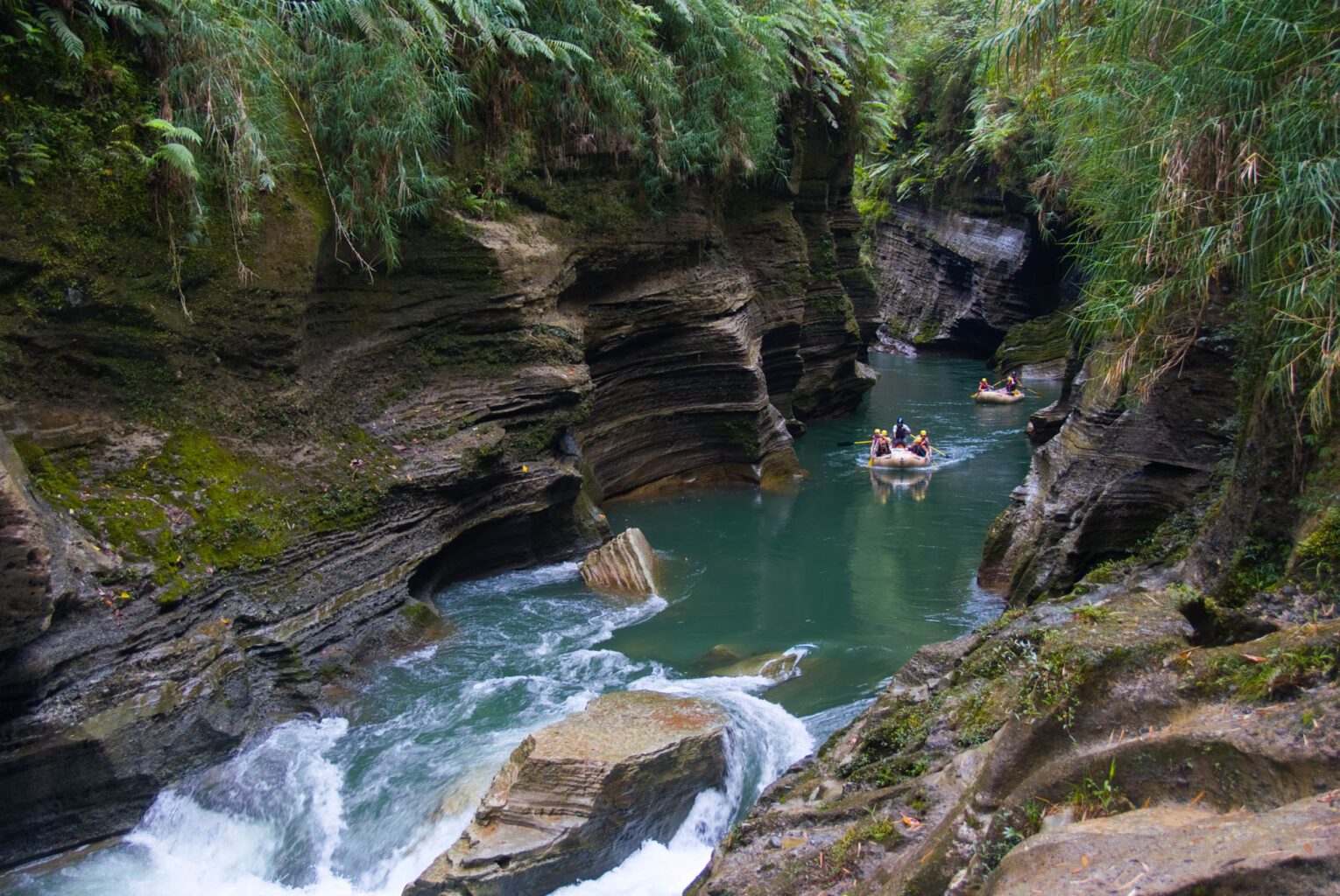 What to Wear to River Tubing