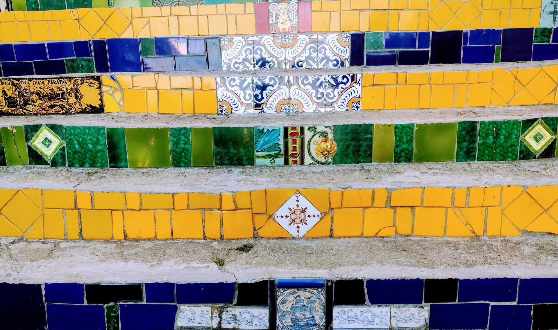 Mid-Staircase Detail